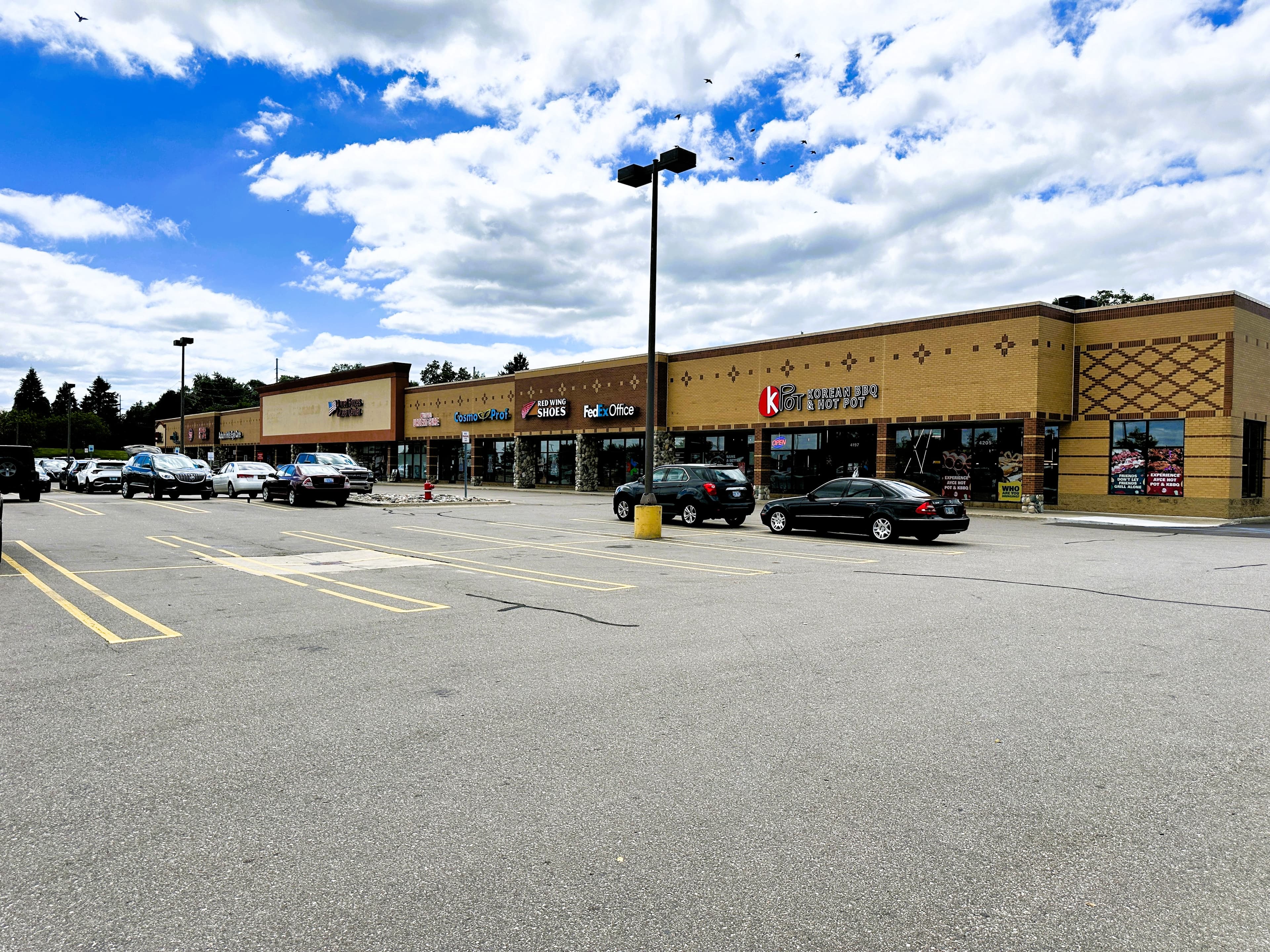 GOLD CITY JEWELERS SIGNS LEASE FOR 3,584 SF AT SHOPS AT THE CROSSINGS