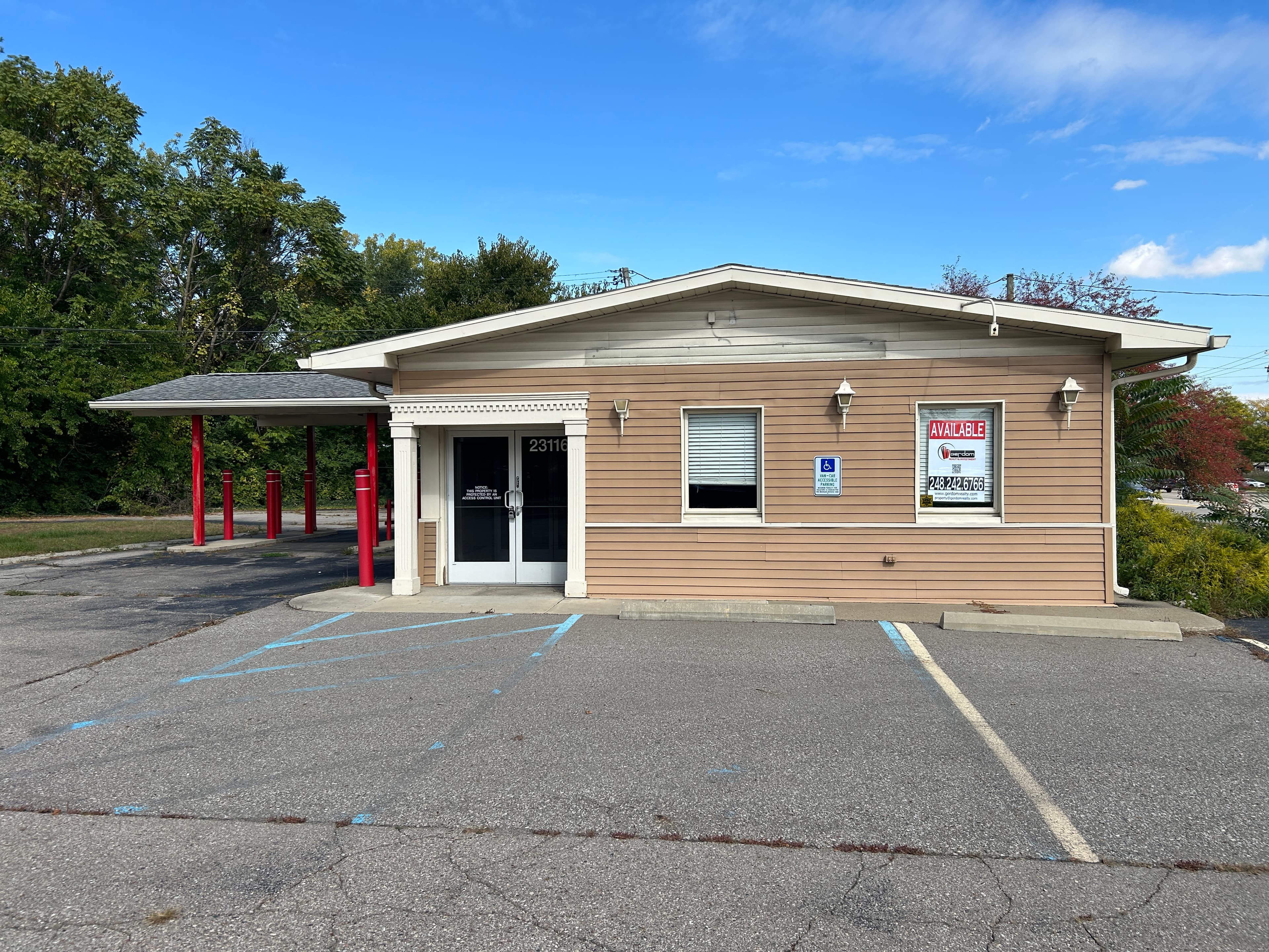 SMOKE SHOP LEASES FORMER KEY BANK BUILDING IN BROWNSTOWN