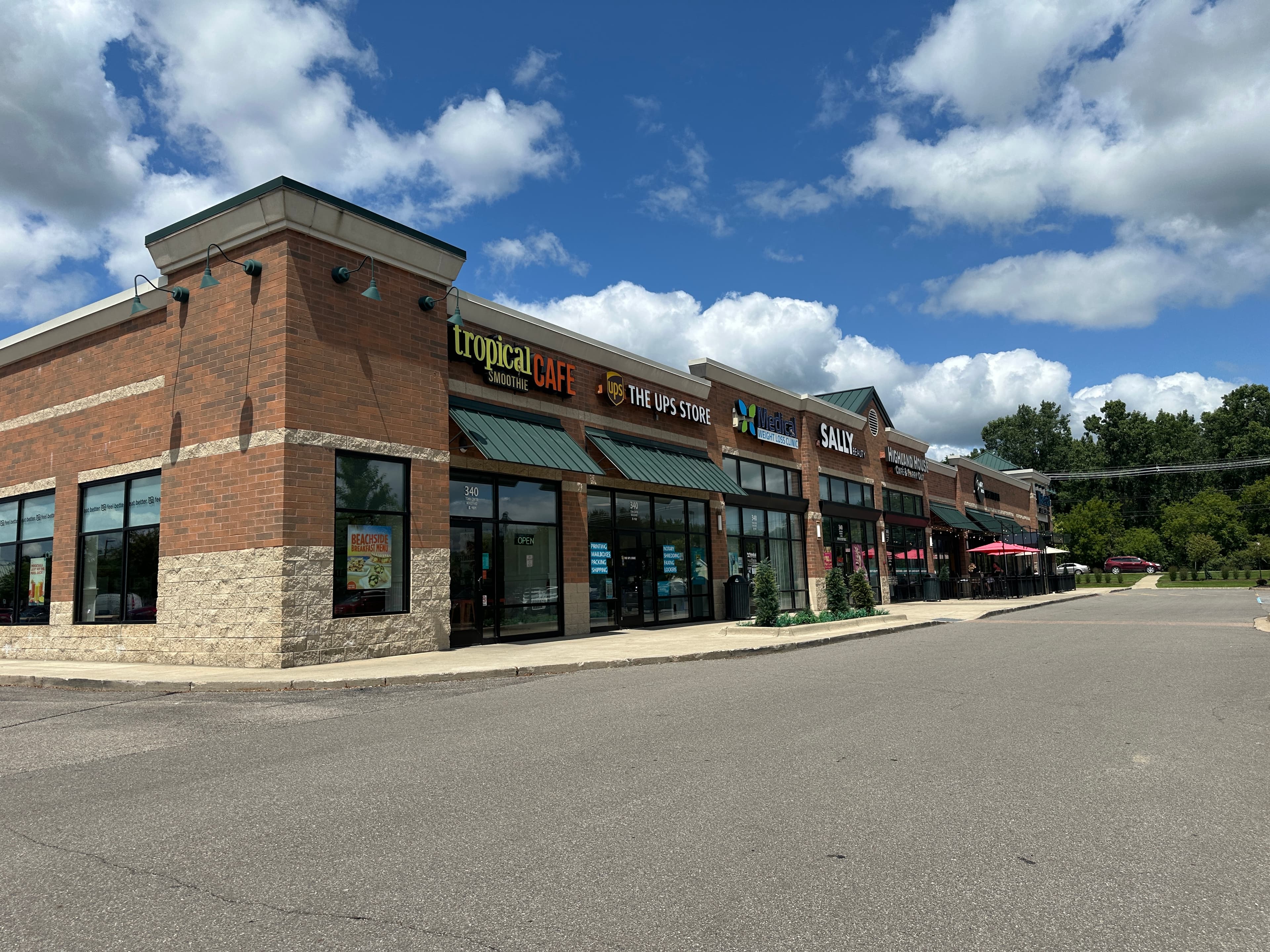 SPORT CLIPS SECURES NEW LOCATION AT VILLAGE LAKES SHOPPING CENTER