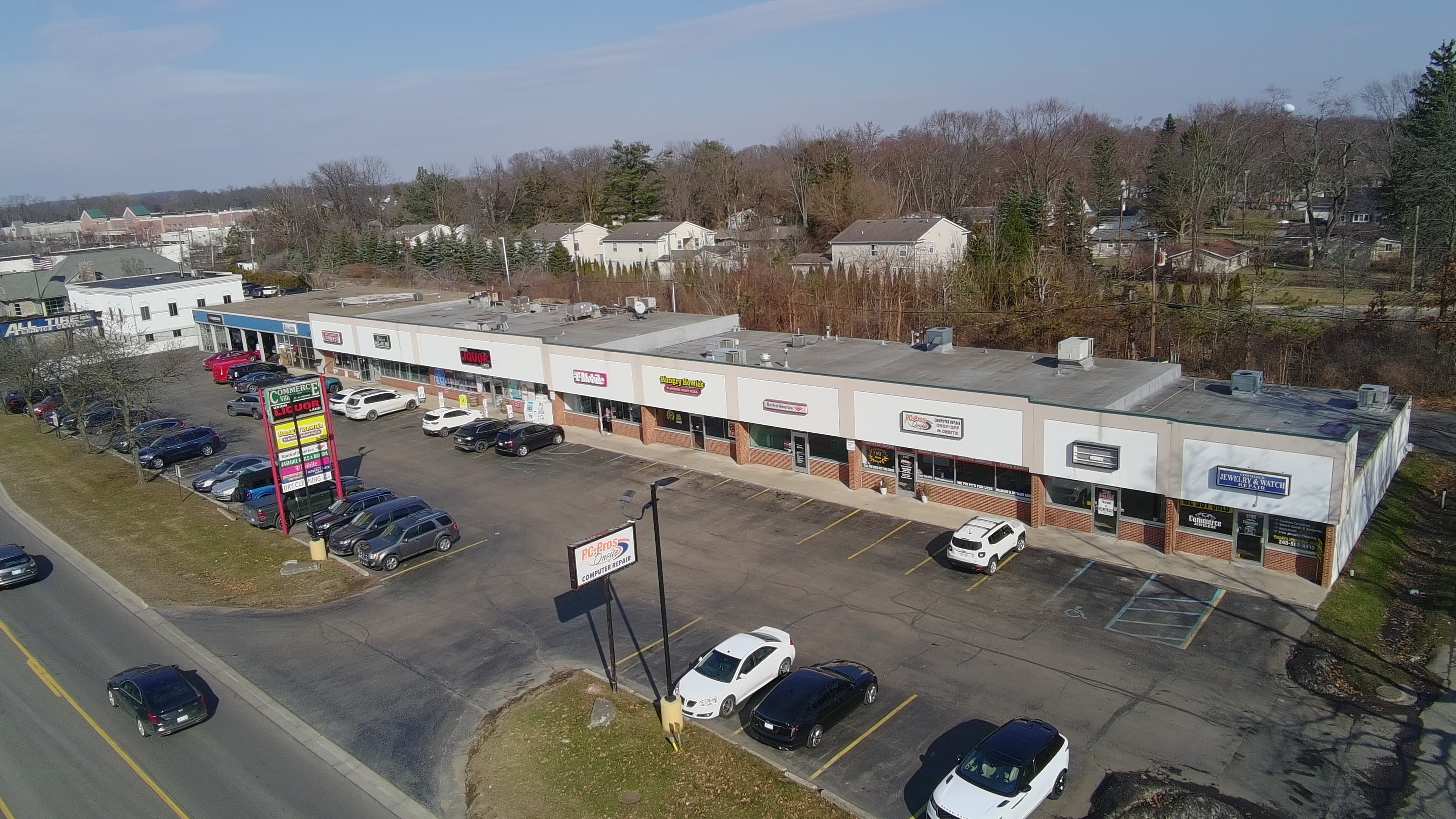 BARBER SHOP LEASES 925 SF ON UNION LAKE ROAD IN COMMERCE TOWNSHIP